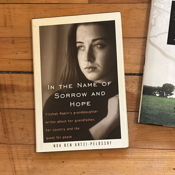 Bundle of 3 Hardcover Books- Robin Roberts, biography, mystery - Picture 2 of 7